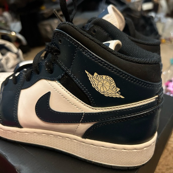 Dark blue air Jordans - Picture 4 of 7